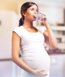Minum air putih dapat mengatasi sembelit saat hamil